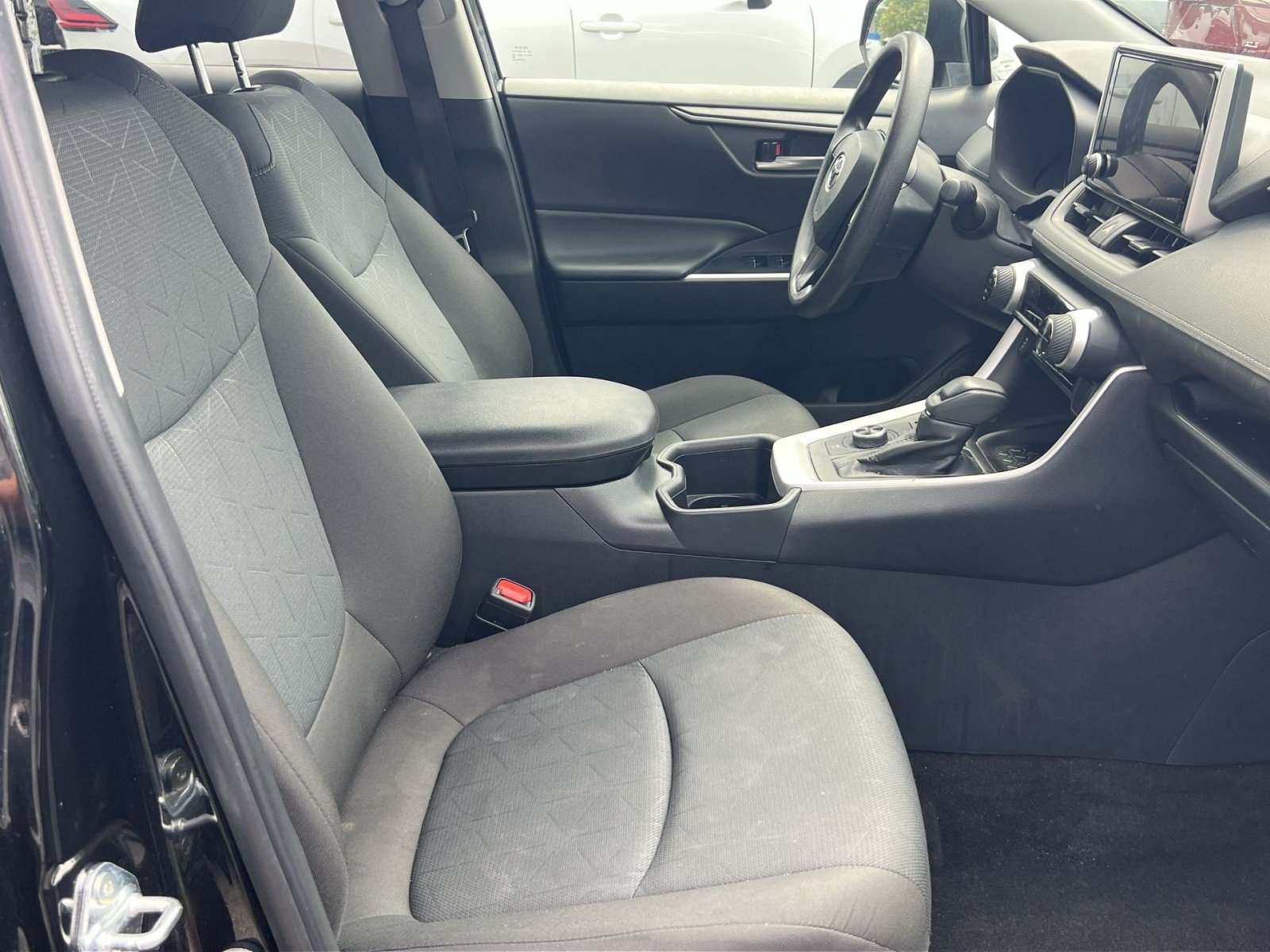 Used 2025 Toyota RAV4 XLE AWD/4WD image 25