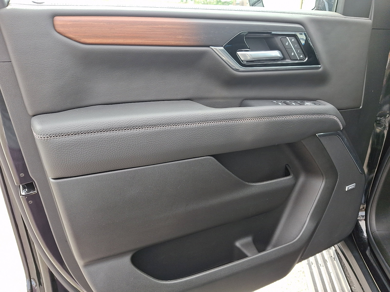 Certified 2026 GMC Yukon Denali w/ Denali Reserve Package image 14