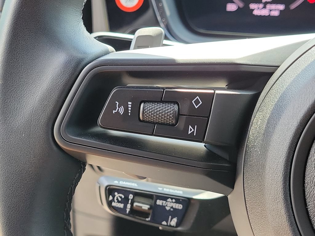 Certified 2025 Porsche Cayenne AWD/4WD image 34