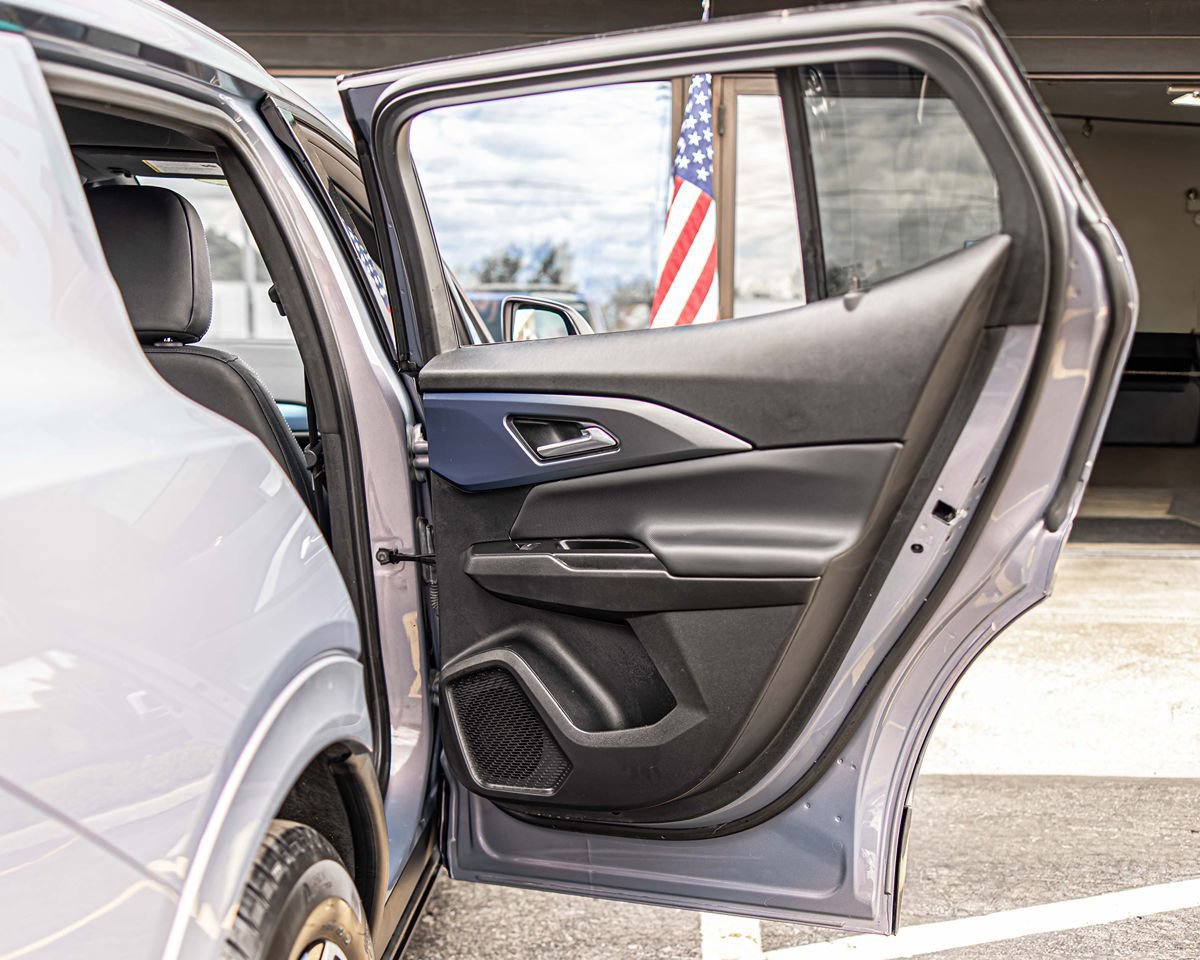 Used 2024 Chevrolet Equinox EV LT FWD image 37