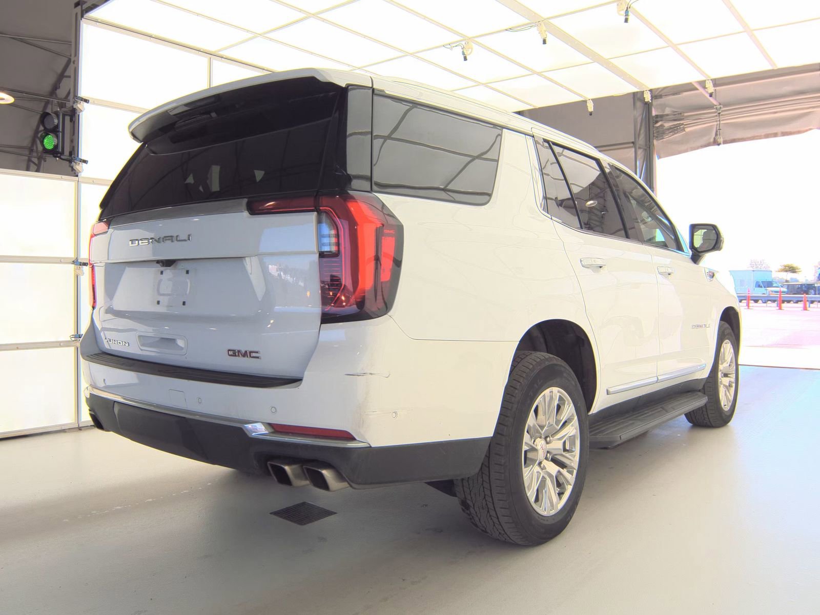 Used 2025 GMC Yukon Denali AWD/4WD image 4