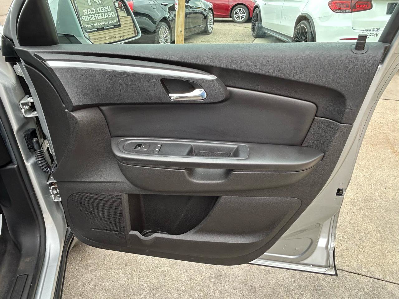 Used 2011 Chevrolet Traverse LT w/ Personal Connectivity Package FWD image 17