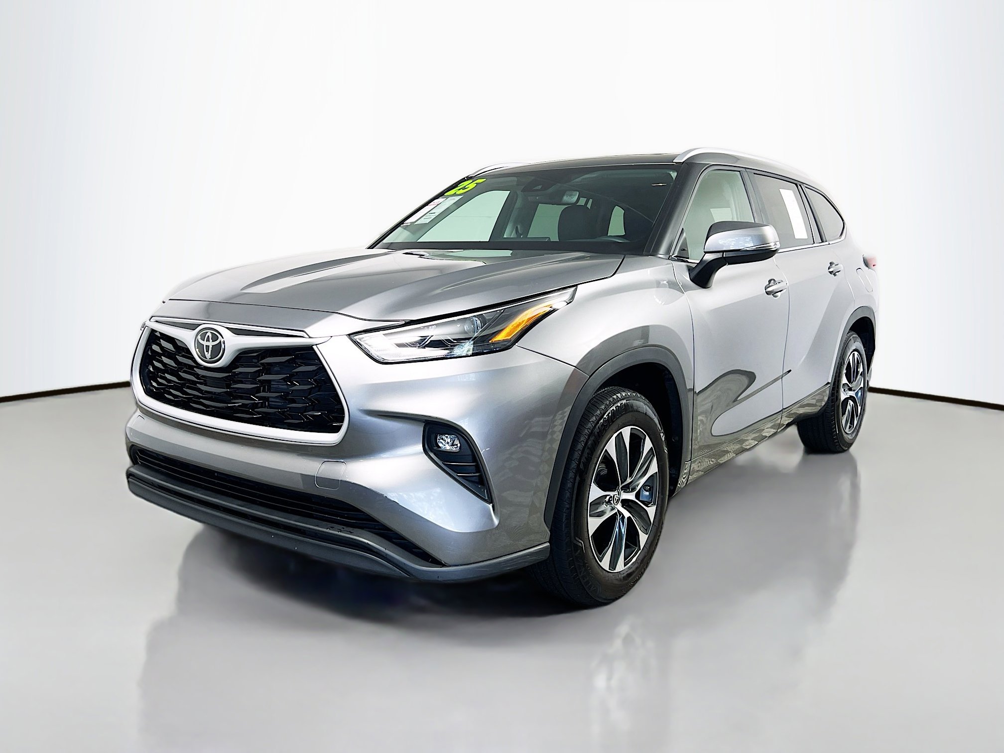 Used 2025 Toyota Highlander XLE image 10