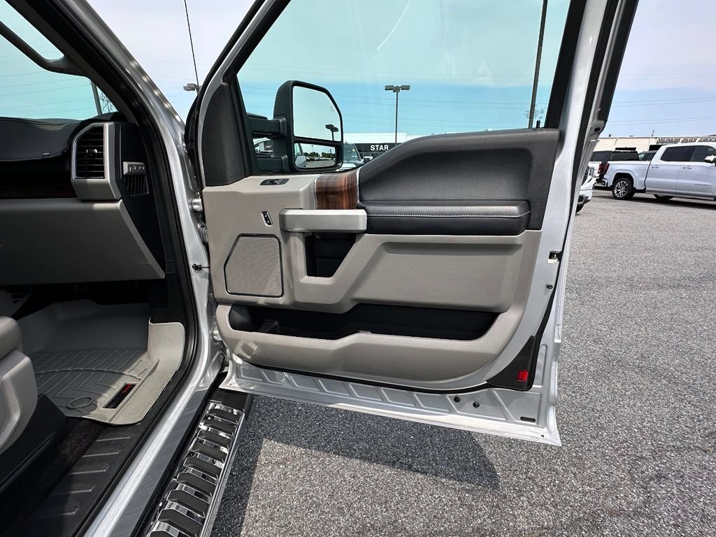 Used 2017 Ford F150 Lariat w/ Equipment Group 501A Mid AWD/4WD image 15