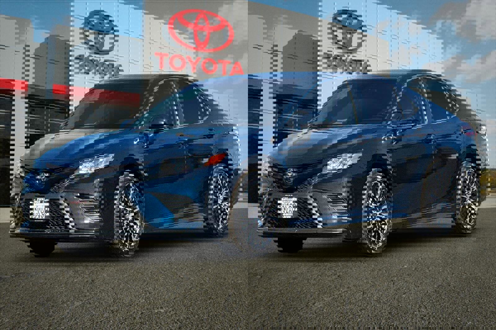 Certified 2020 Toyota Camry SE w/ Carpet Mat Package image 7