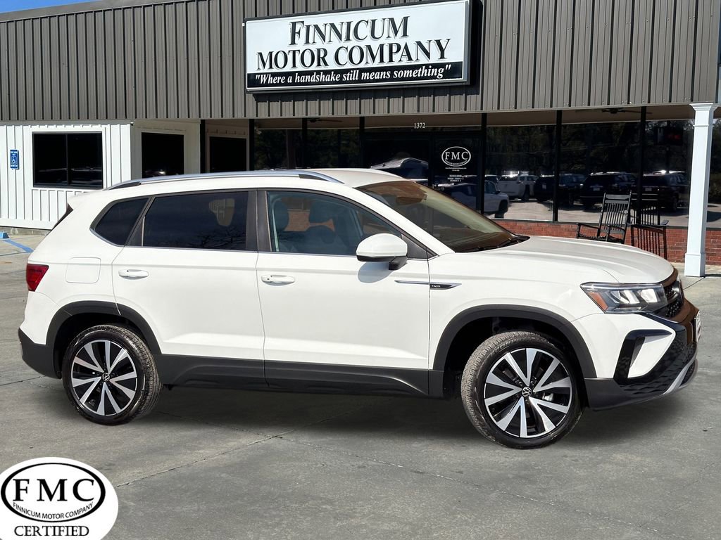 Used 2024 Volkswagen Taos SE w/ MDO Package