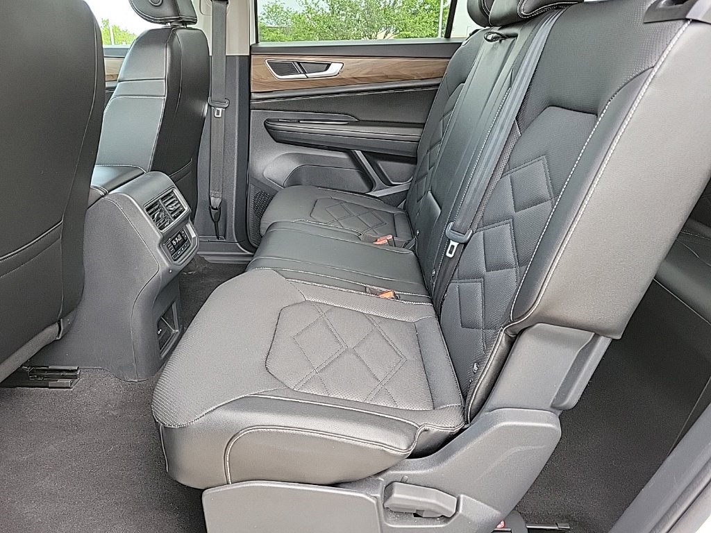 Used 2024 Volkswagen Atlas SE FWD image 13