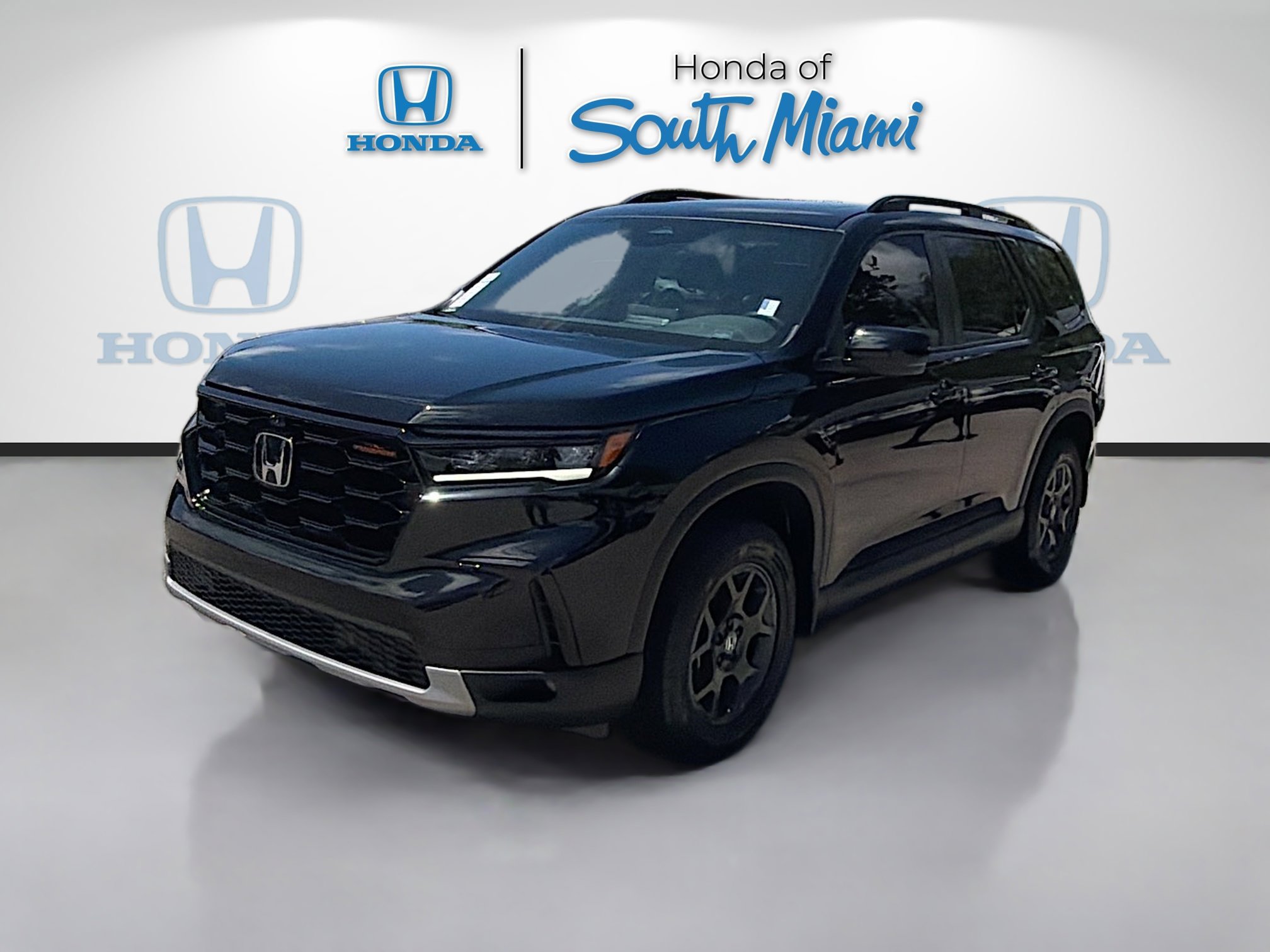 Used 2025 Honda Pilot TrailSport image 3