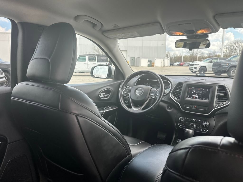 Used 2019 Jeep Cherokee Latitude Plus w/ Cold Weather Group image 31