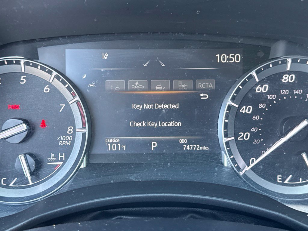 Used 2022 Toyota Highlander XLE FWD image 26