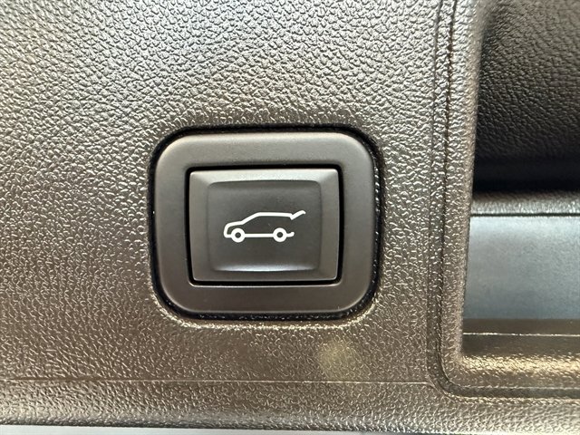 Used 2024 GMC Terrain SLT image 20