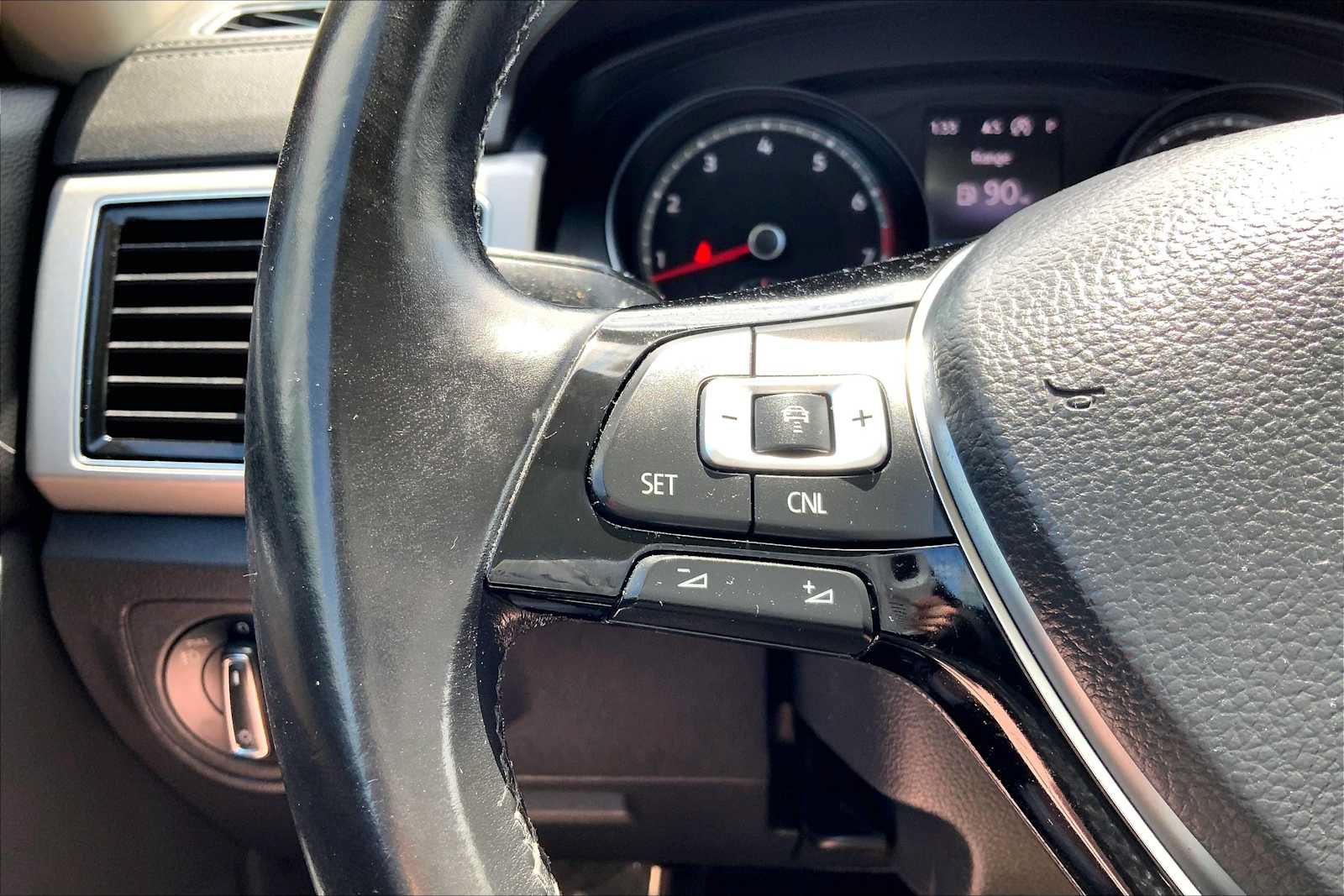 Used 2018 Volkswagen Atlas SEL AWD/4WD image 24