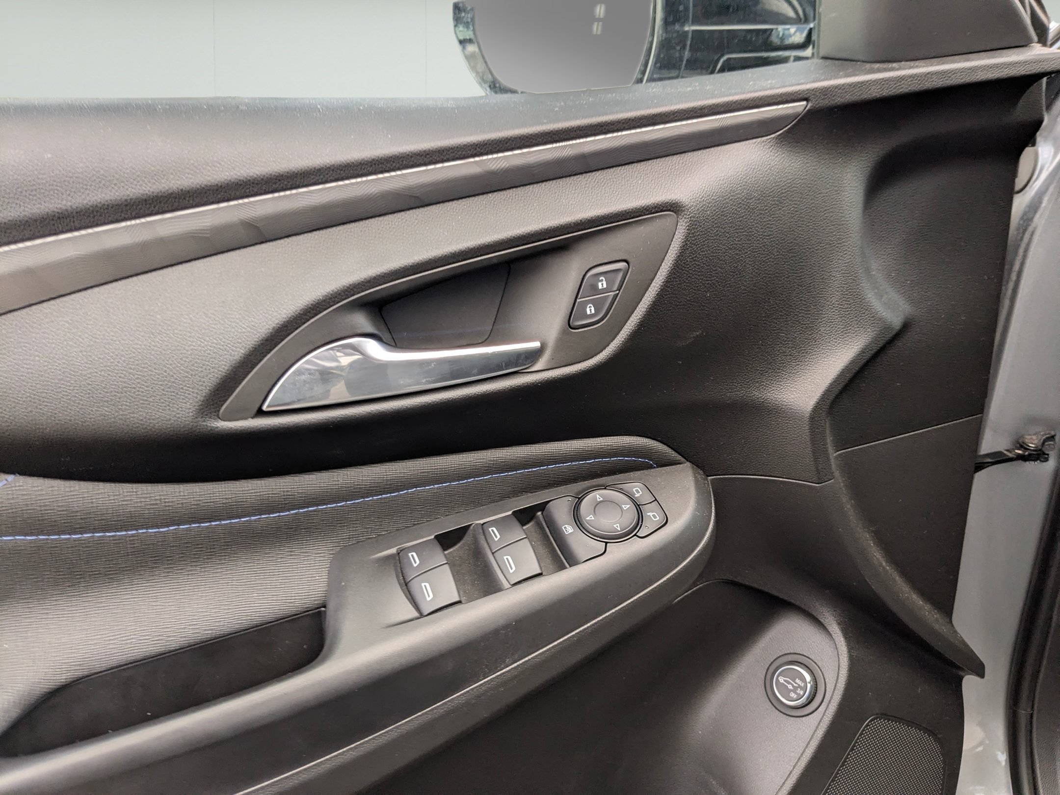 Used 2024 Buick Envista Sport Touring w/ Convenience I Package FWD image 8
