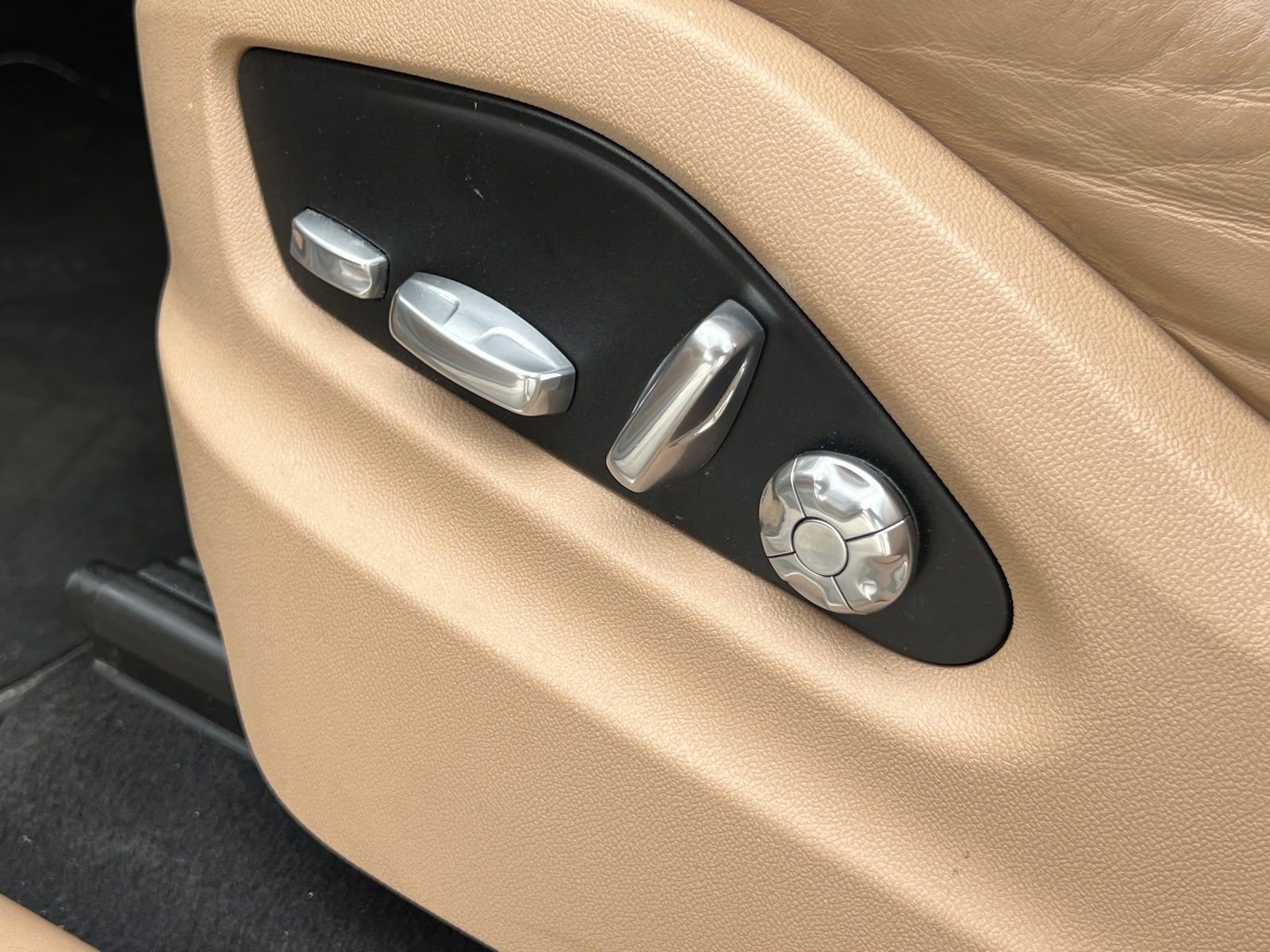 Certified 2020 Porsche Cayenne AWD/4WD image 33