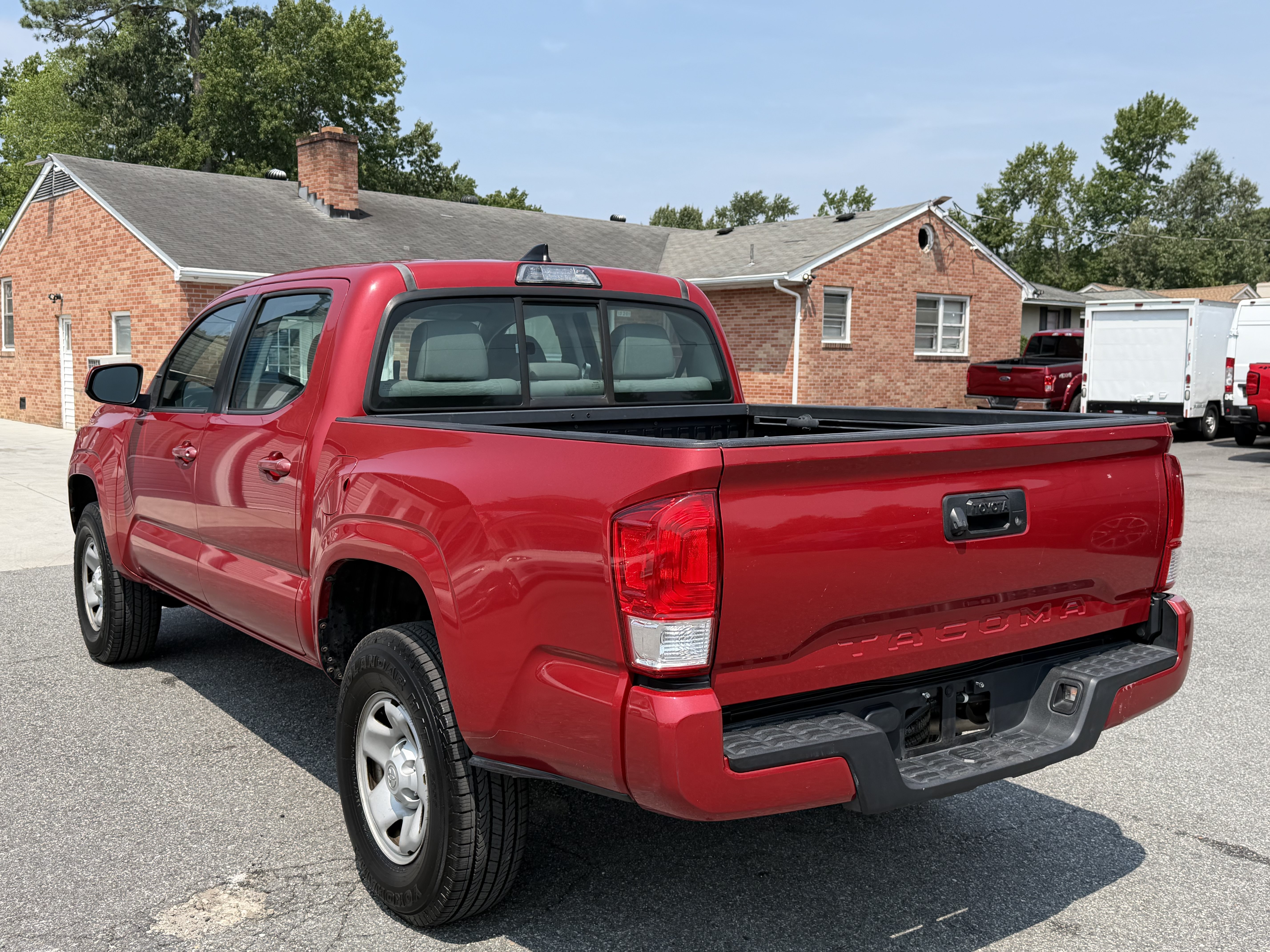 Used 2017 Toyota Tacoma SR w/ SR Convenience Package RWD image 9