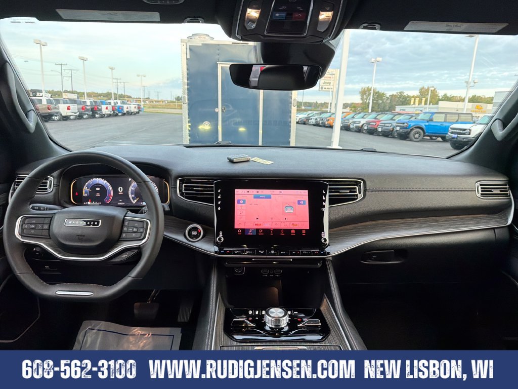 Used 2024 Jeep Wagoneer Series III AWD/4WD image 12