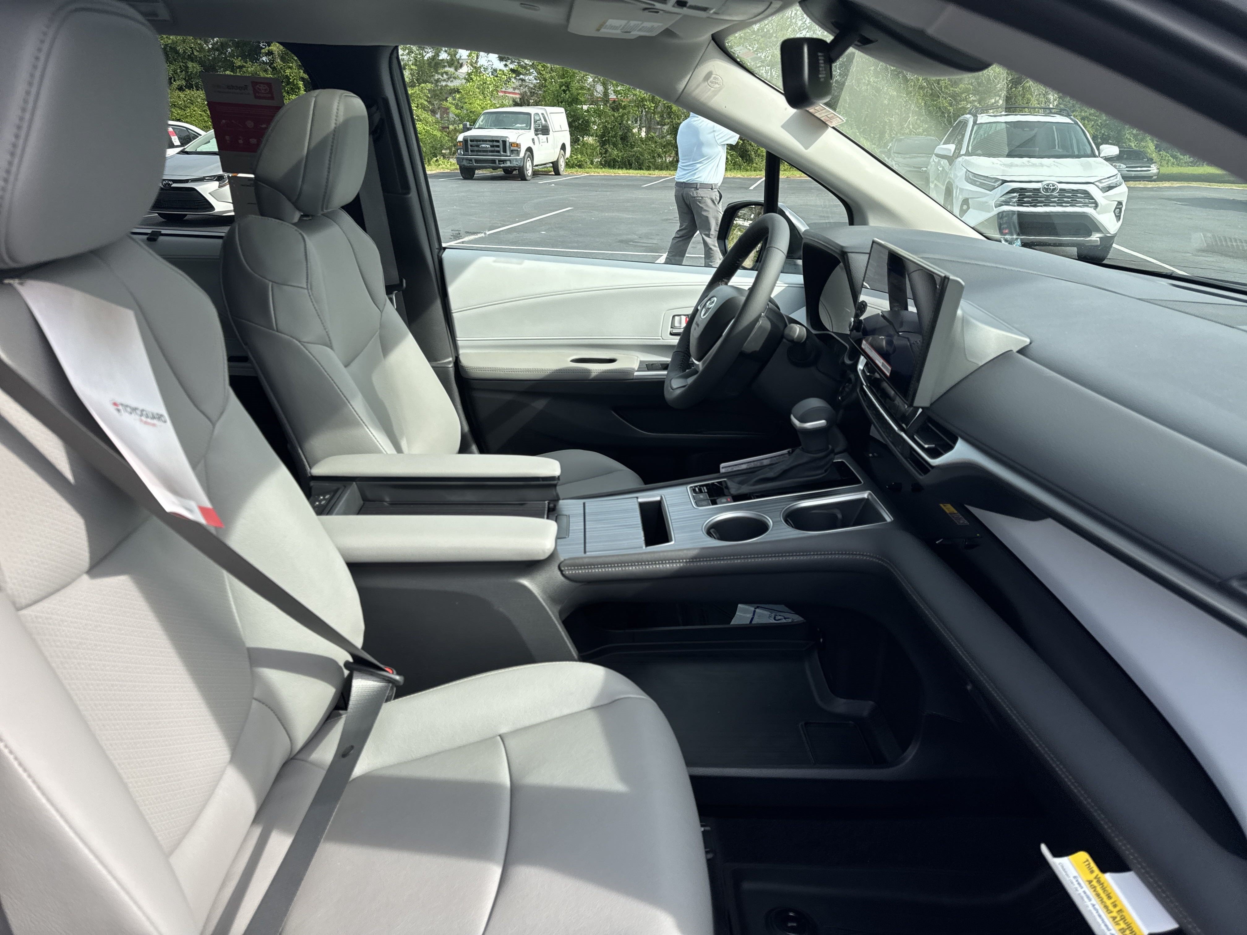 New 2025 Toyota Sienna XLE FWD image 35