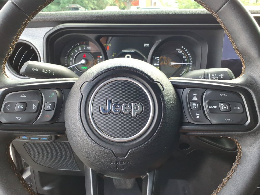 Used 2024 Jeep Wrangler Unlimited w/ Convenience Group AWD/4WD image 5