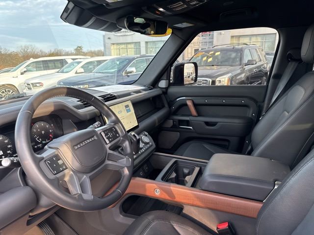 Used 2023 Land Rover Defender 130 X-Dynamic SE image 10