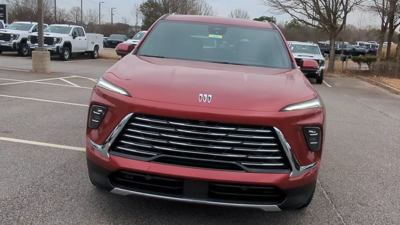 Used 2025 Buick Enclave Preferred w/ Power Package image 3