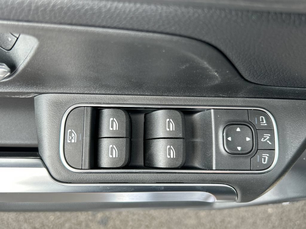 New 2026 Mercedes-Benz GLB 250 4MATIC image 12