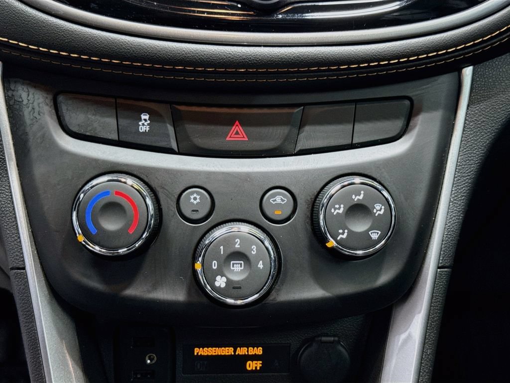 Used 2019 Chevrolet Trax LT w/ LT Convenience Package AWD/4WD image 15