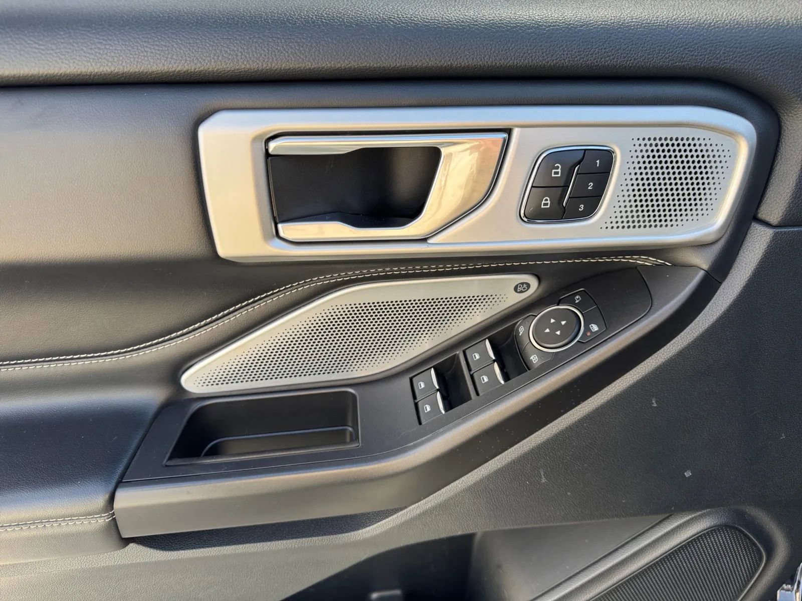 Used 2020 Ford Explorer ST w/ ST Street Pack image 15