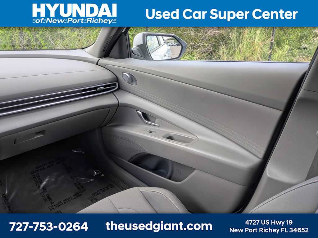Certified 2024 Hyundai Elantra SEL FWD image 17