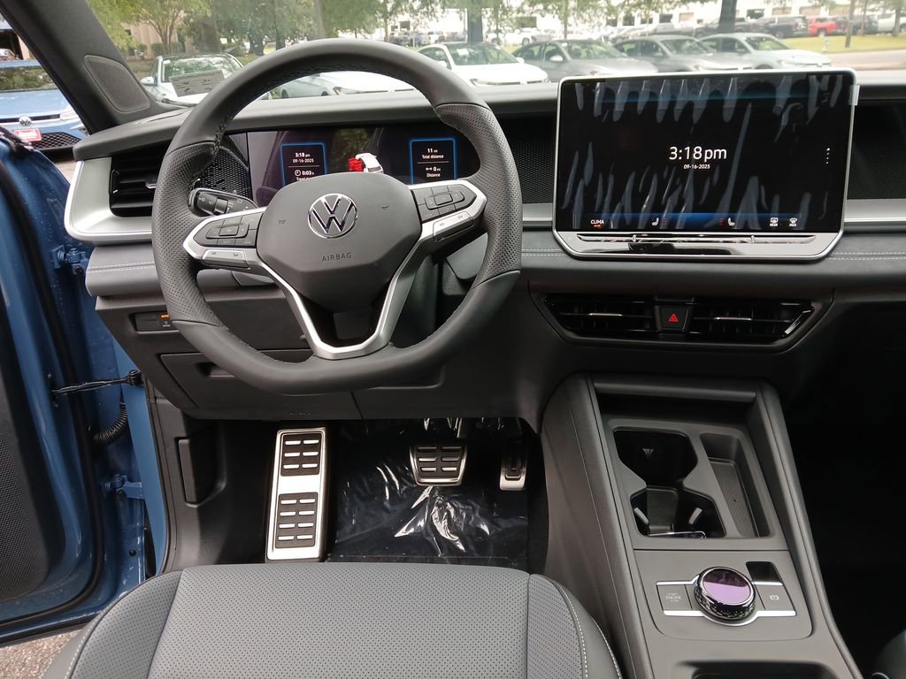 New 2025 Volkswagen Tiguan SE R-Line image 13