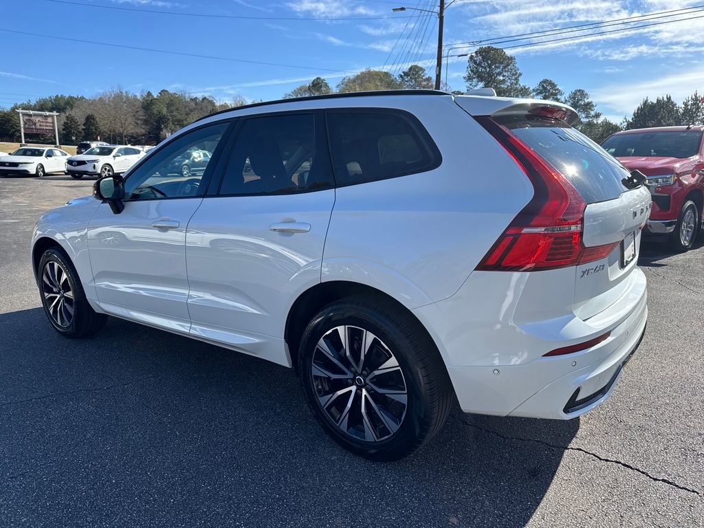 Certified 2025 Volvo XC60 B5 Plus image 3