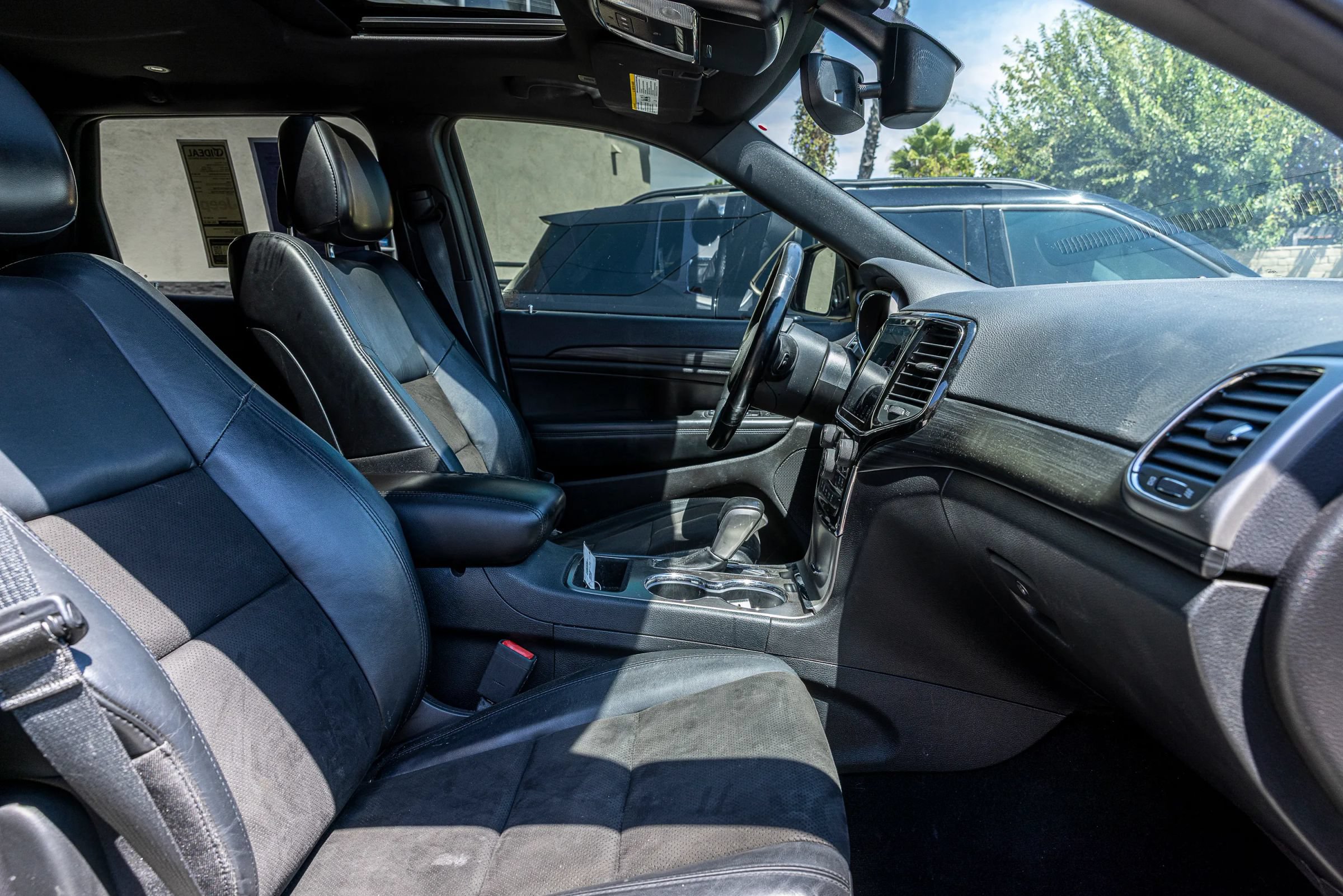 Used 2020 Jeep Grand Cherokee Altitude AWD/4WD image 25
