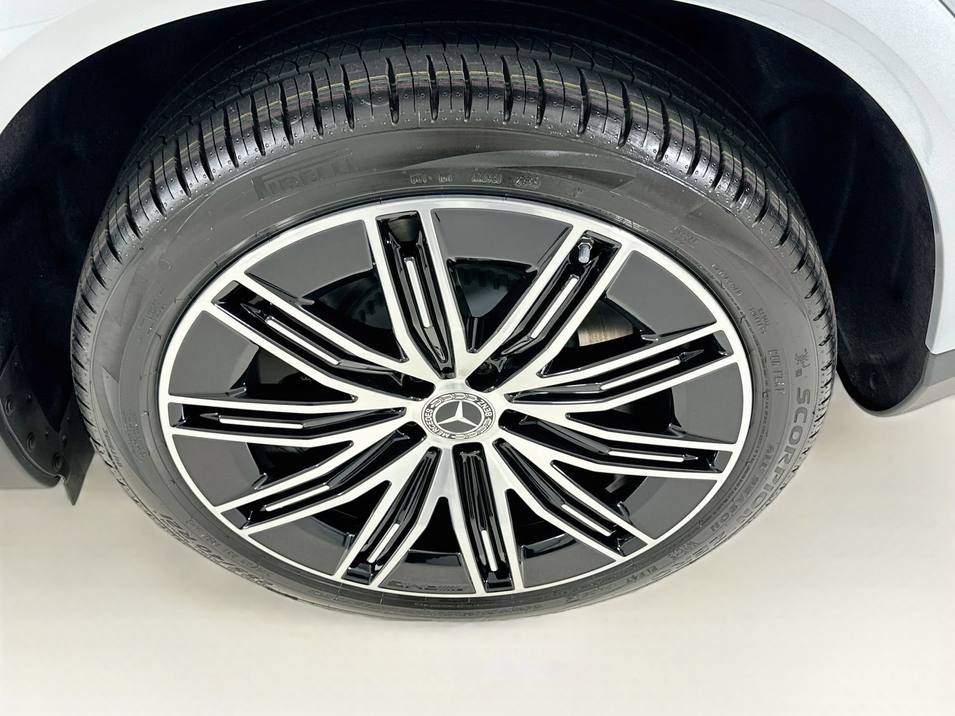 New 2027 Mercedes-Benz EQE 320+ SUV image 33