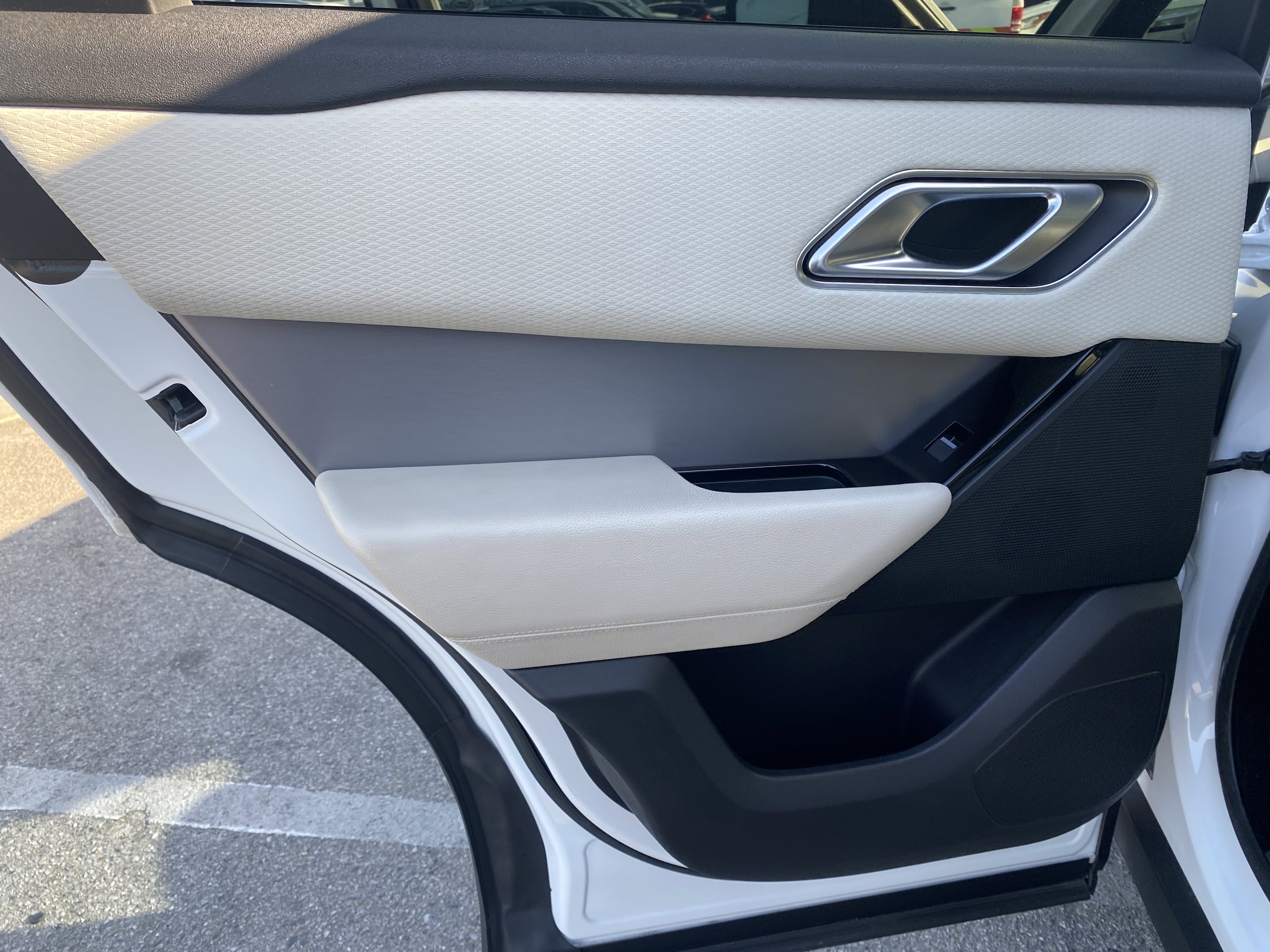 Used 2020 Land Rover Range Rover Velar R-Dynamic S image 14