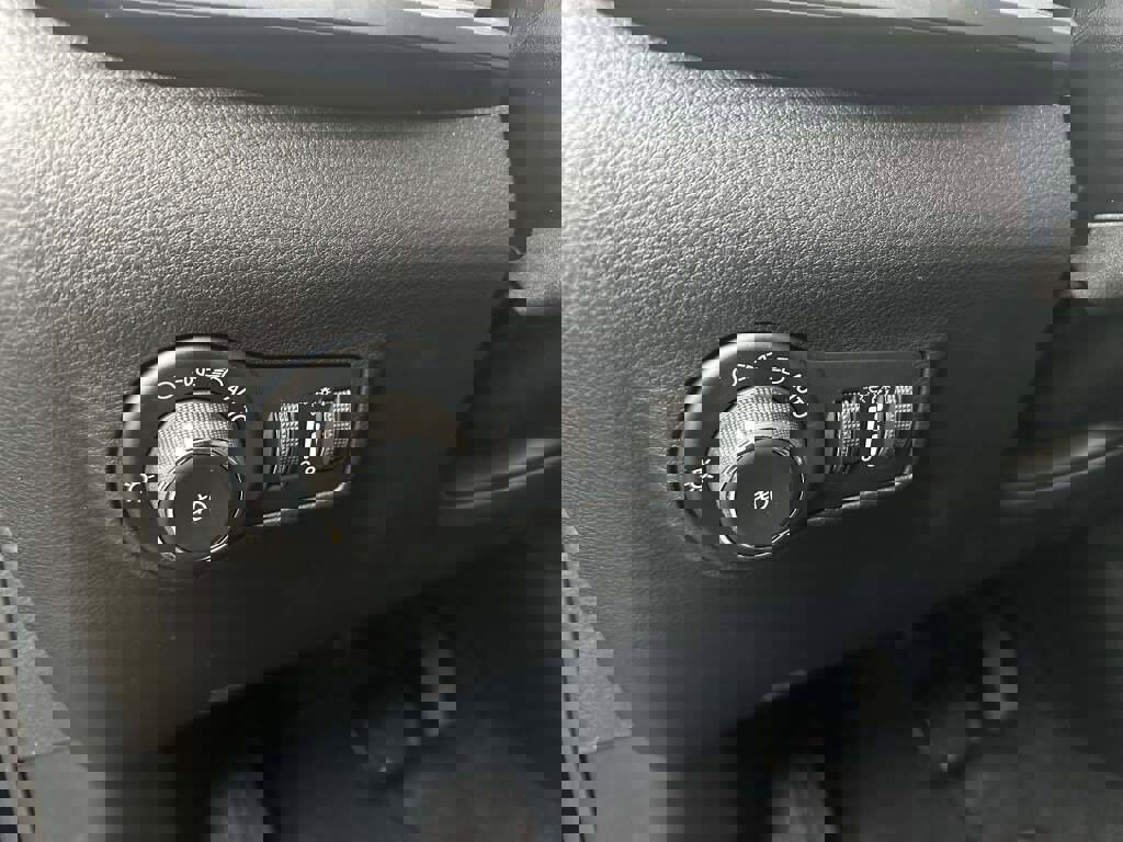 New 2026 Jeep Compass Limited image 27