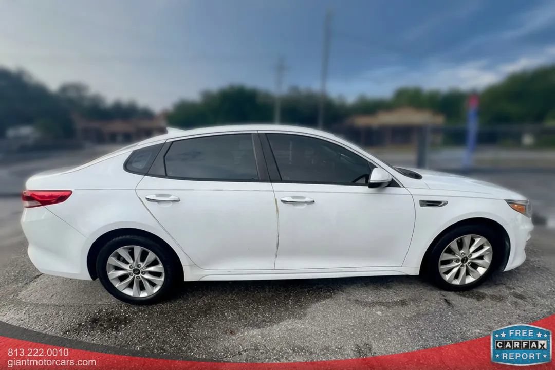 Used 2018 Kia Optima LX w/ 17" Alloy Wheels Package FWD image 4