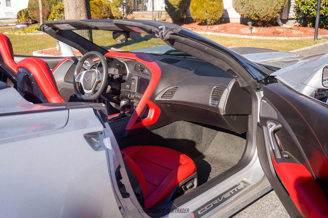 Used 2015 Chevrolet Corvette Z06 w/ 3LZ Preferred Equipment Group RWD image 41