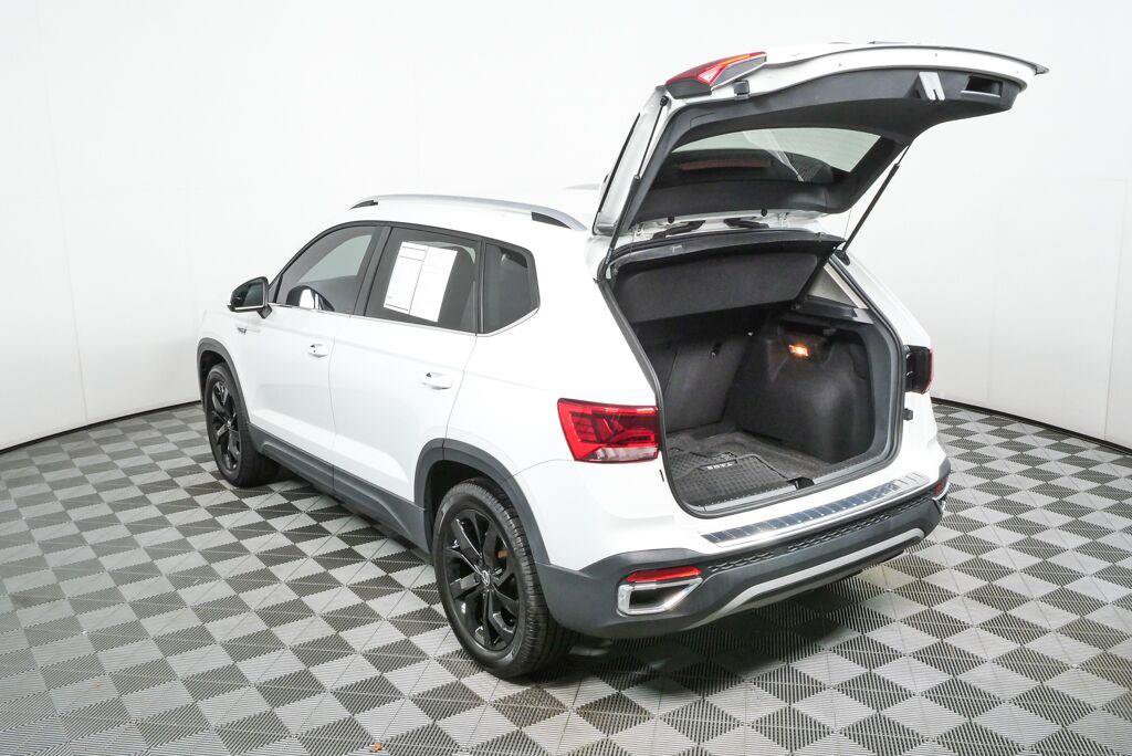 Certified 2022 Volkswagen Taos SE FWD image 26