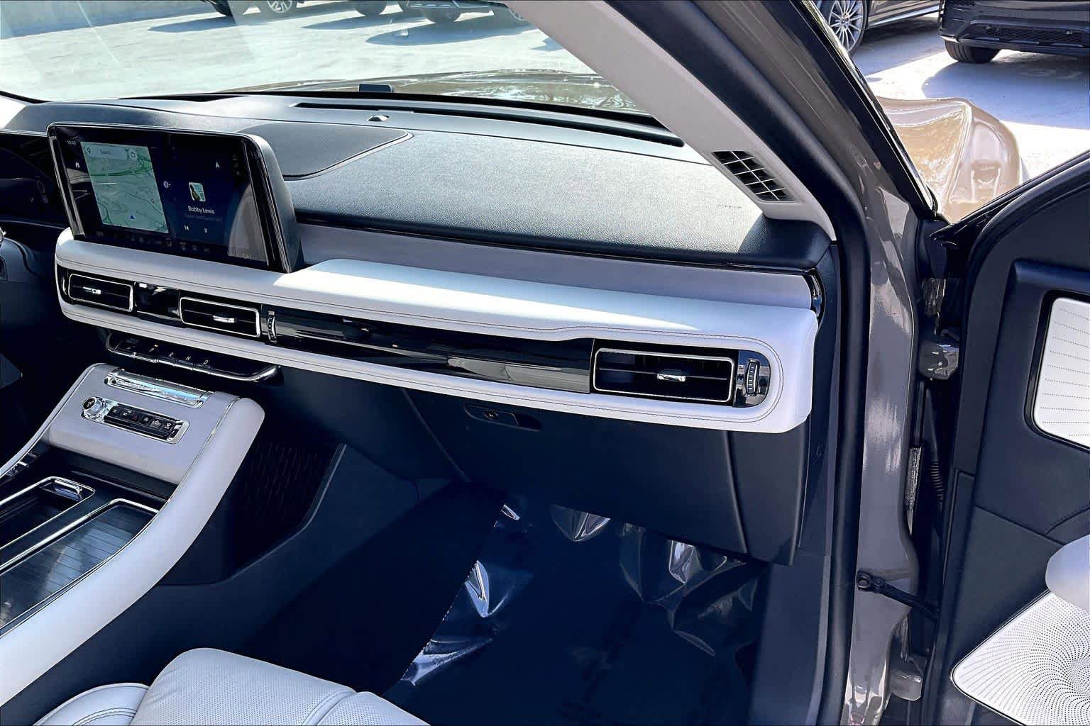 Used 2025 Lincoln Aviator Reserve w/ Equipment Group 201A image 18