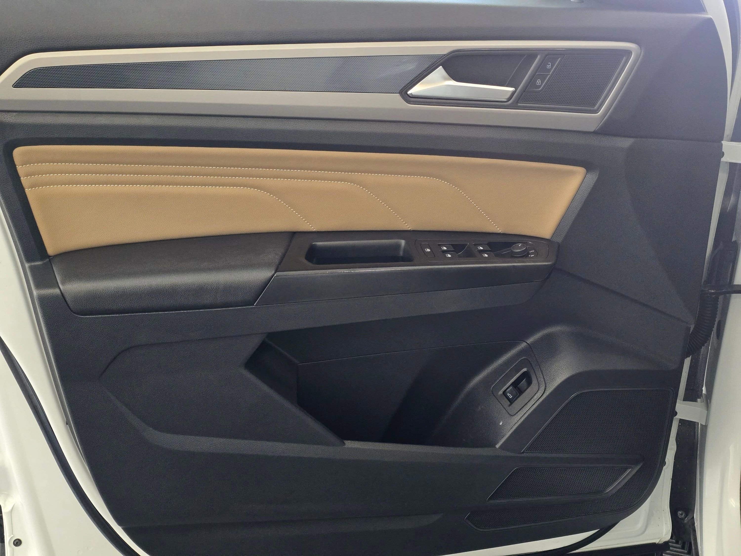 Used 2020 Volkswagen Atlas Cross Sport SEL image 34