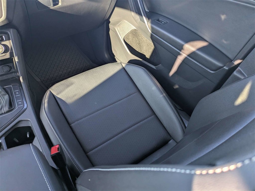 Used 2021 Volkswagen Tiguan SE image 19