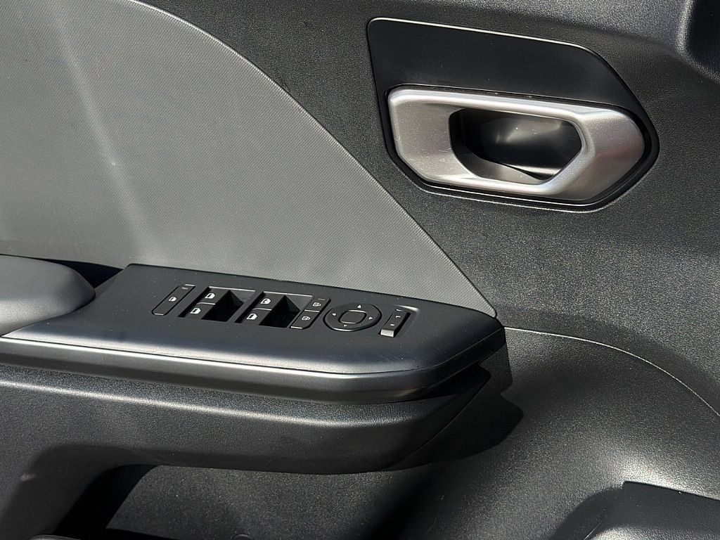 Used 2025 Kia K4 FWD image 18