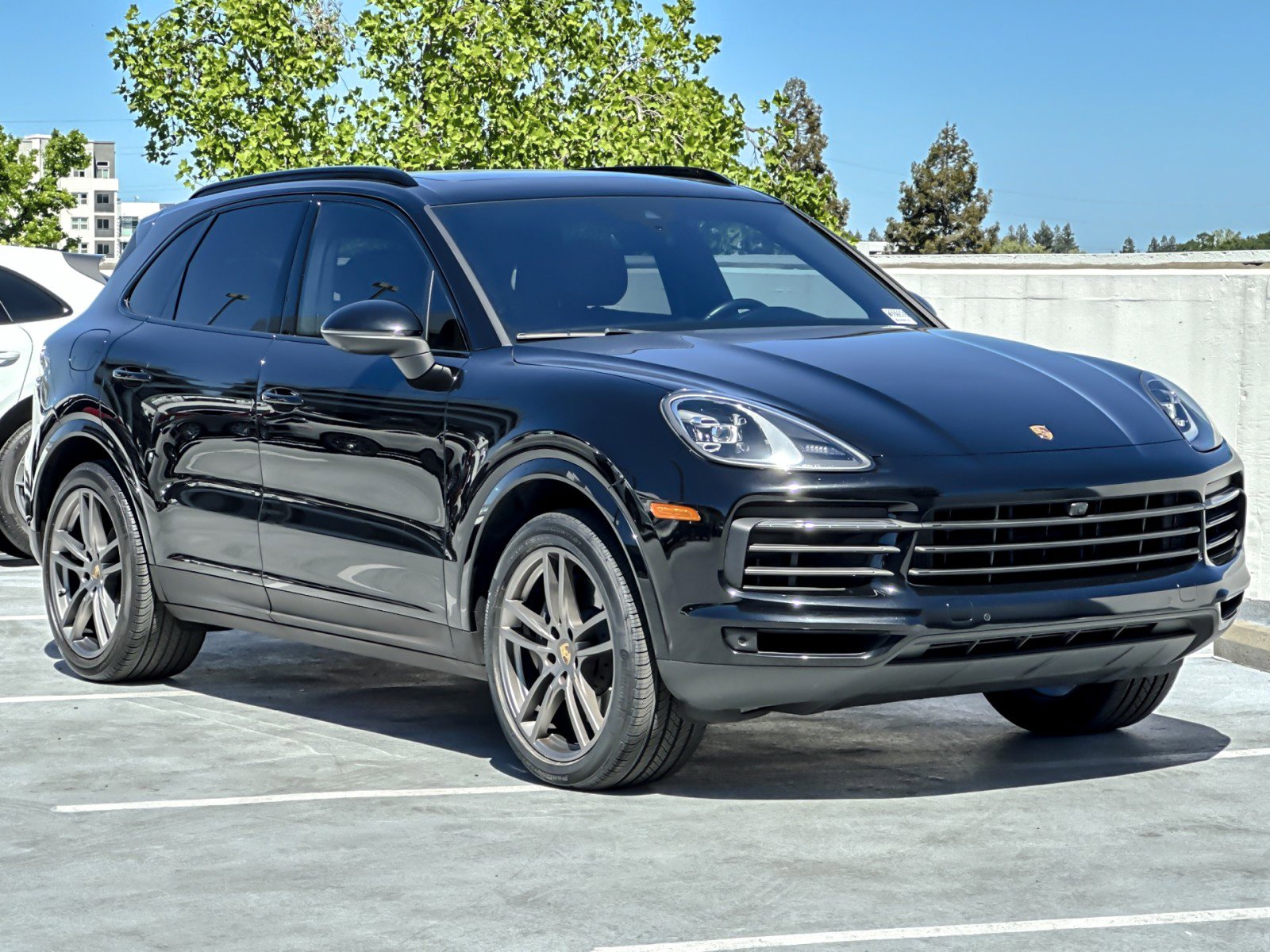 Certified 2022 Porsche Cayenne Platinum Edition image 10