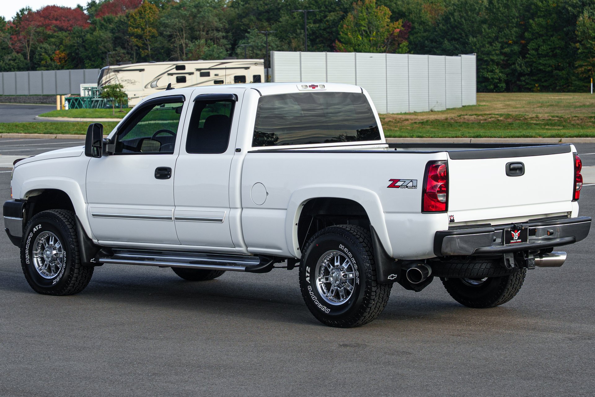 Used 2006 Chevrolet Silverado 2500 LT w/ Heavy-Duty Power Package AWD/4WD image 12