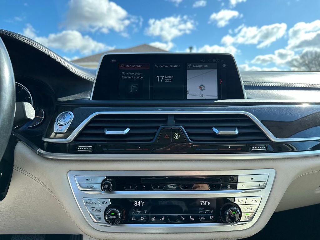 Used 2018 BMW 750i xDrive image 34