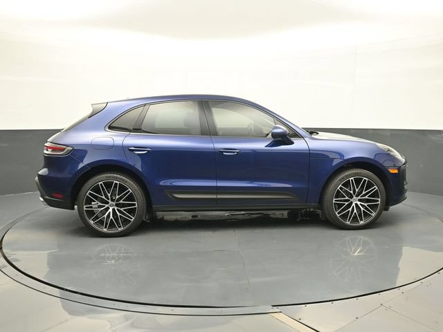 Certified 2025 Porsche Macan AWD/4WD image 24