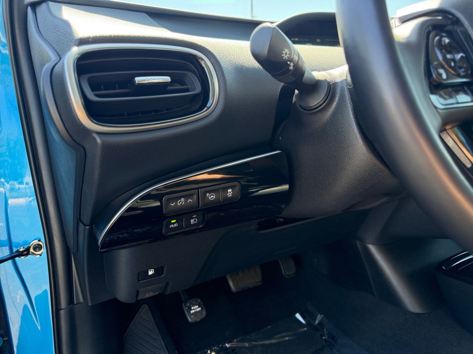 Used 2022 Toyota Prius XLE w/ Advanced Technology Package AWD/4WD image 11