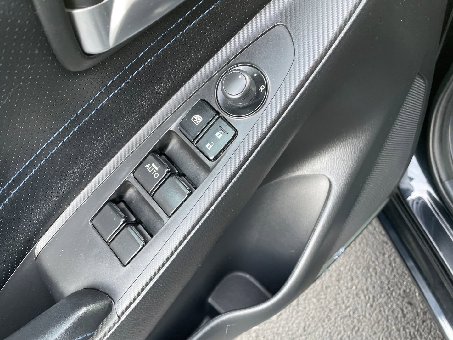 Used 2019 Toyota Yaris XLE image 11