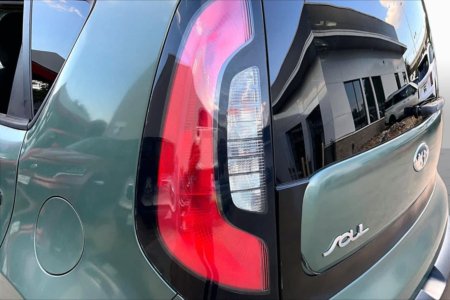 Used 2014 Kia Soul FWD image 26