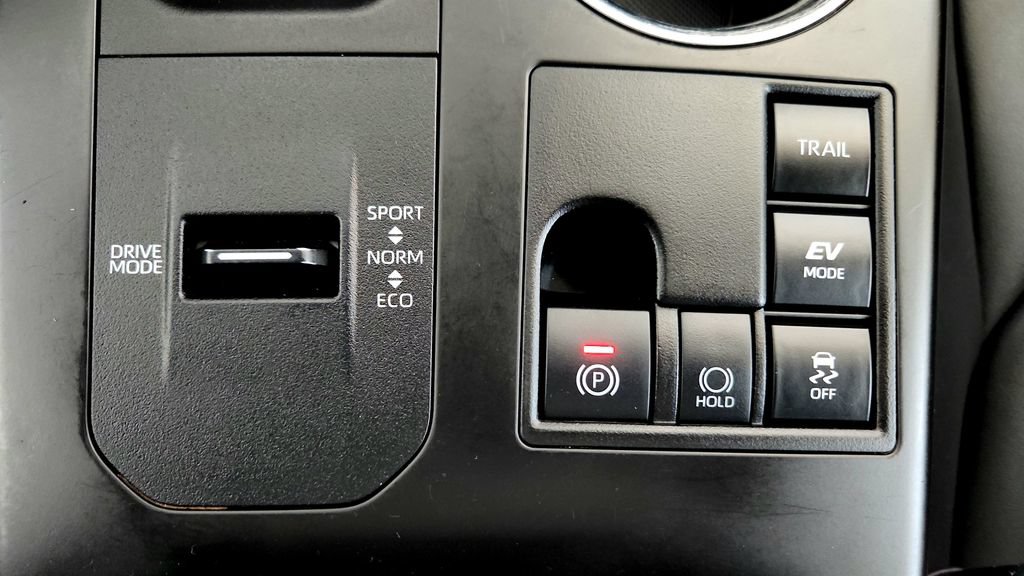 Used 2024 Toyota Highlander XLE AWD/4WD image 37