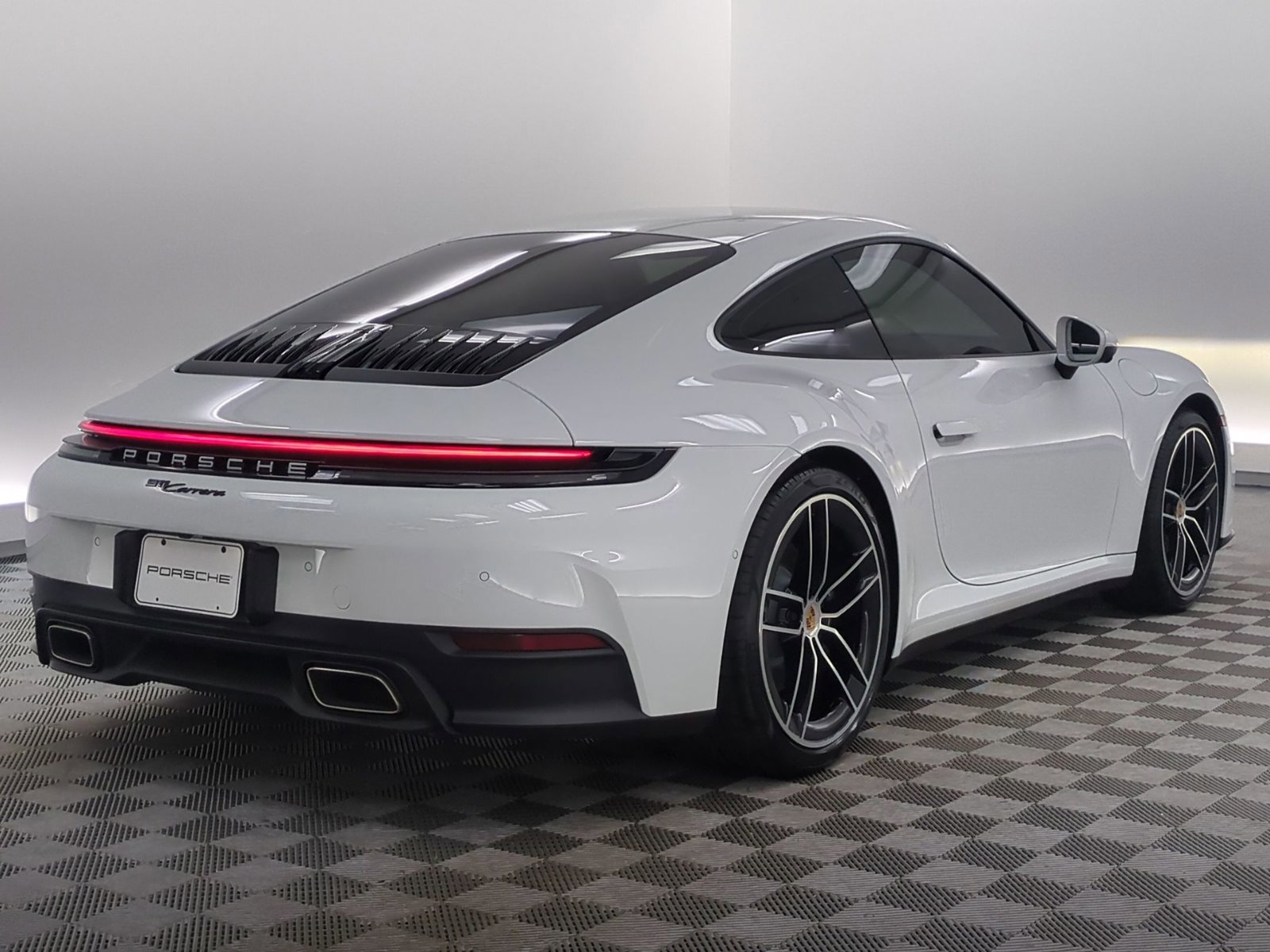 Used 2025 Porsche 911 Carrera RWD image 9